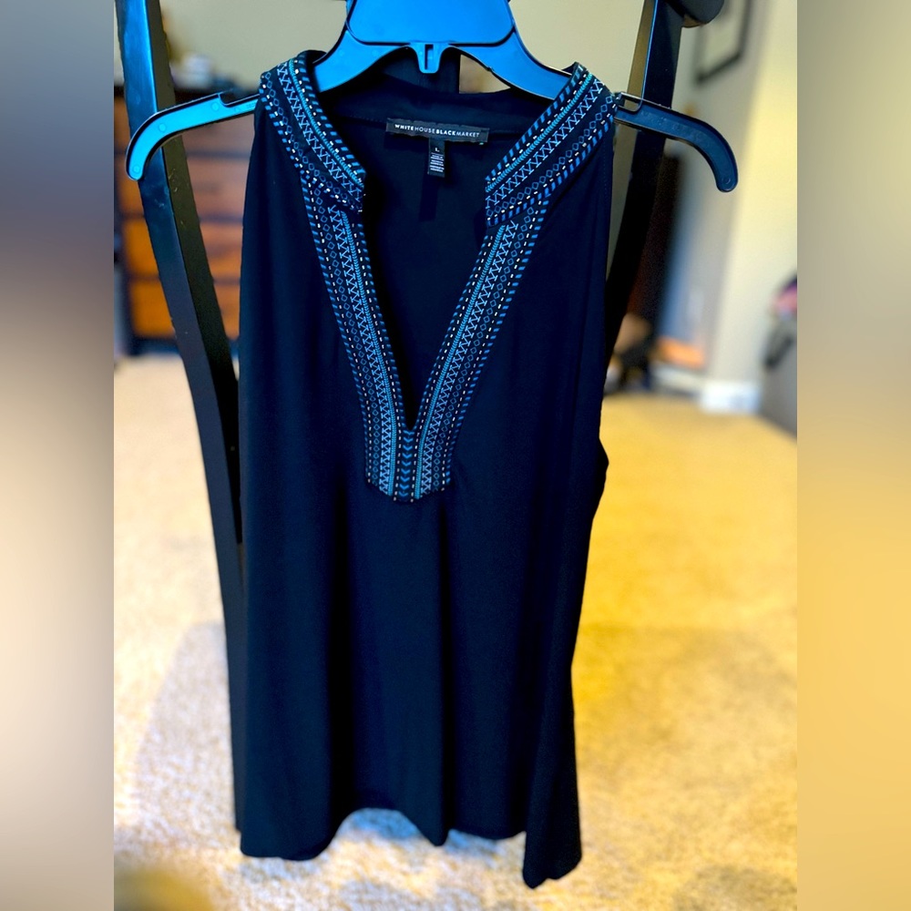 WHBM NWOT - V-neck embroidered collar tank
